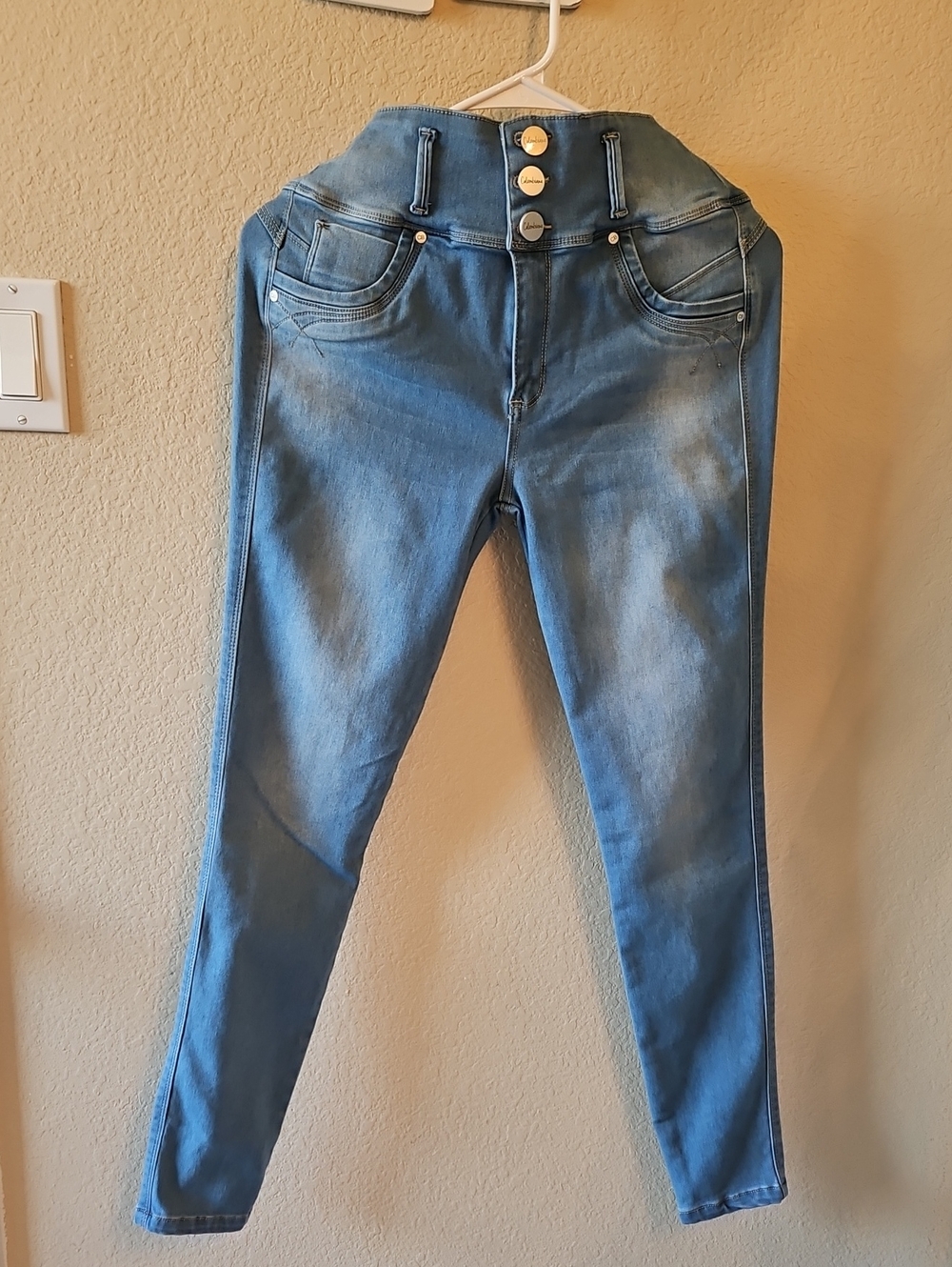 High-Rise Skinny Jeans in Light Blue Wash